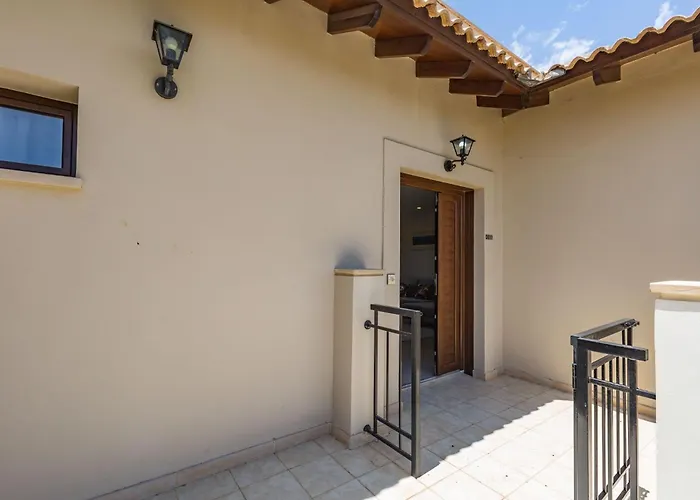 Db11 Adjacent To Aphrodite Hills Communal Pool Retreat *