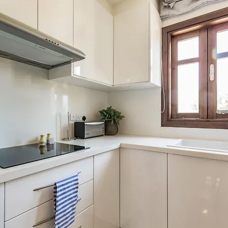 Апартаменты Db11 Adjacent To Aphrodite Hills Communal Pool Retreat Куклия